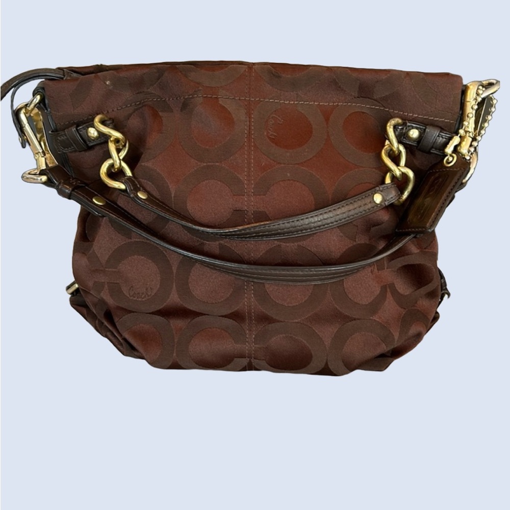 ⭐️  Beautiful signature genuine Coach women’s shoulder bag. Great condition!